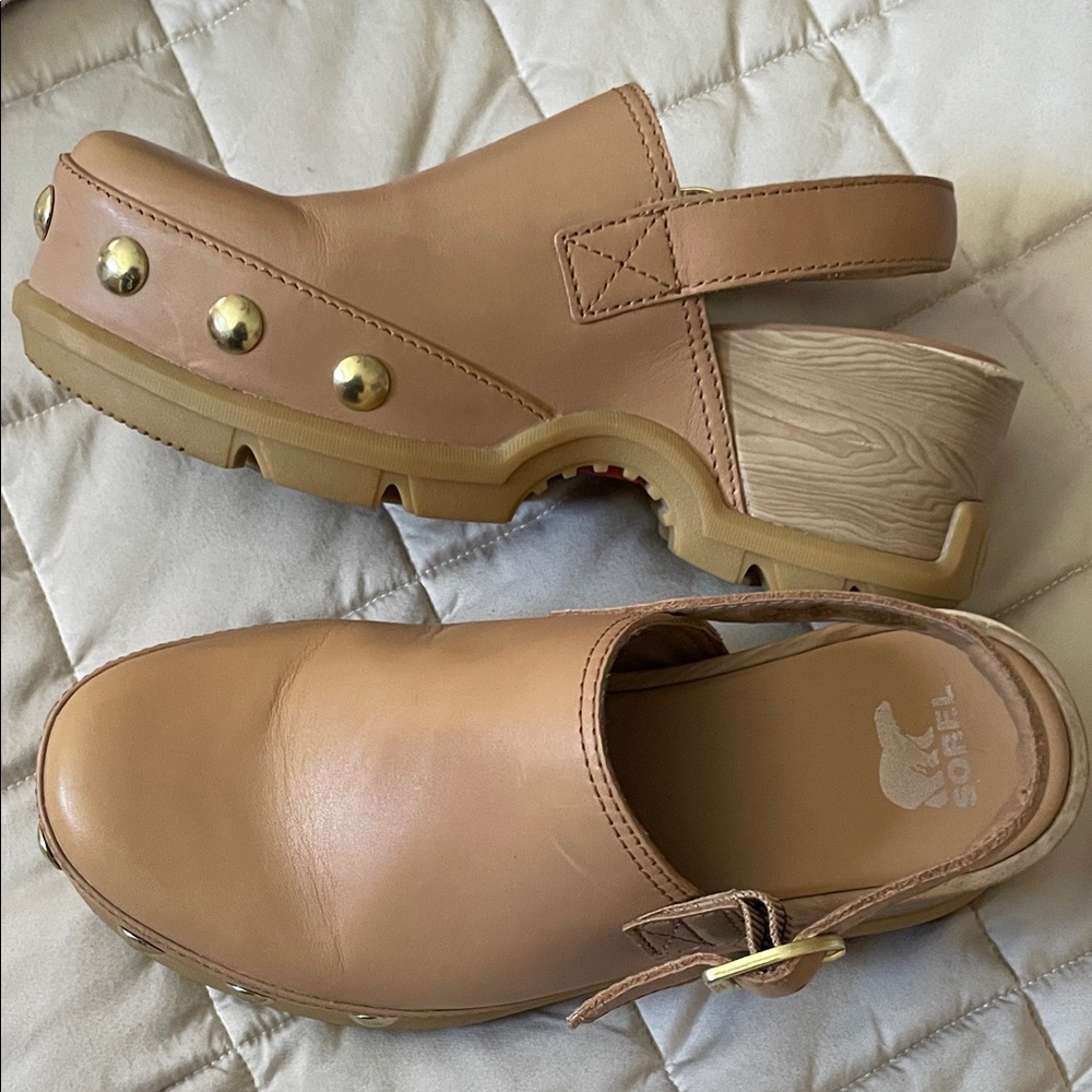 Sorel Women's Brown Mules with Gold Accents size 7.